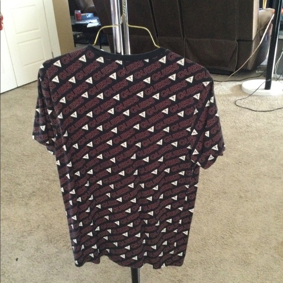 Guess T-Shirt - Picture 4 of 5
